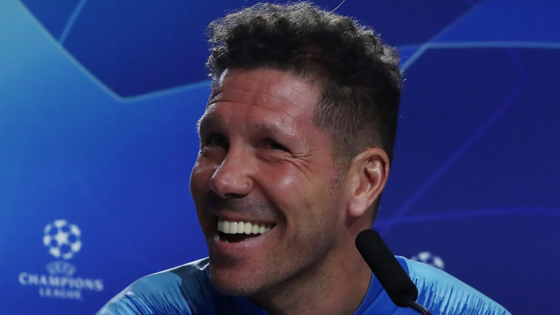 Simeone sonríe en la rueda de prensa previa al duelo ante la Juventus Simeone sonríe en la rueda de prensa previa al duelo ante la Juventus