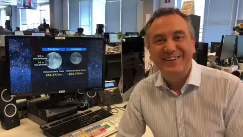 Roberto Brasero nos explica el fenómeno de la 'Superluna' Roberto Brasero nos explica el fenómeno de la 'Superluna'