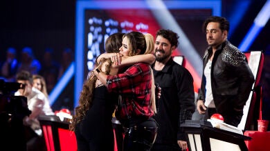 David Bustamante se emociona tras la actuación de Lorena Fernández en los Asaltos de ‘La Voz’: “Miguel Gallardo estará muy agradecido del homenaje que has hecho a su canción”