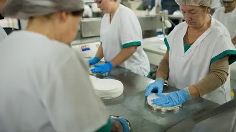 Mujeres en una fábrica Mujeres en una fábrica