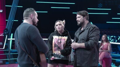 Antonio Orozco y Karol G intentan calmar a Tare Cortés durante los ensayos de ‘La Voz’: “Tienes una voz súper bonita, tienes algo que los demás no tienen”