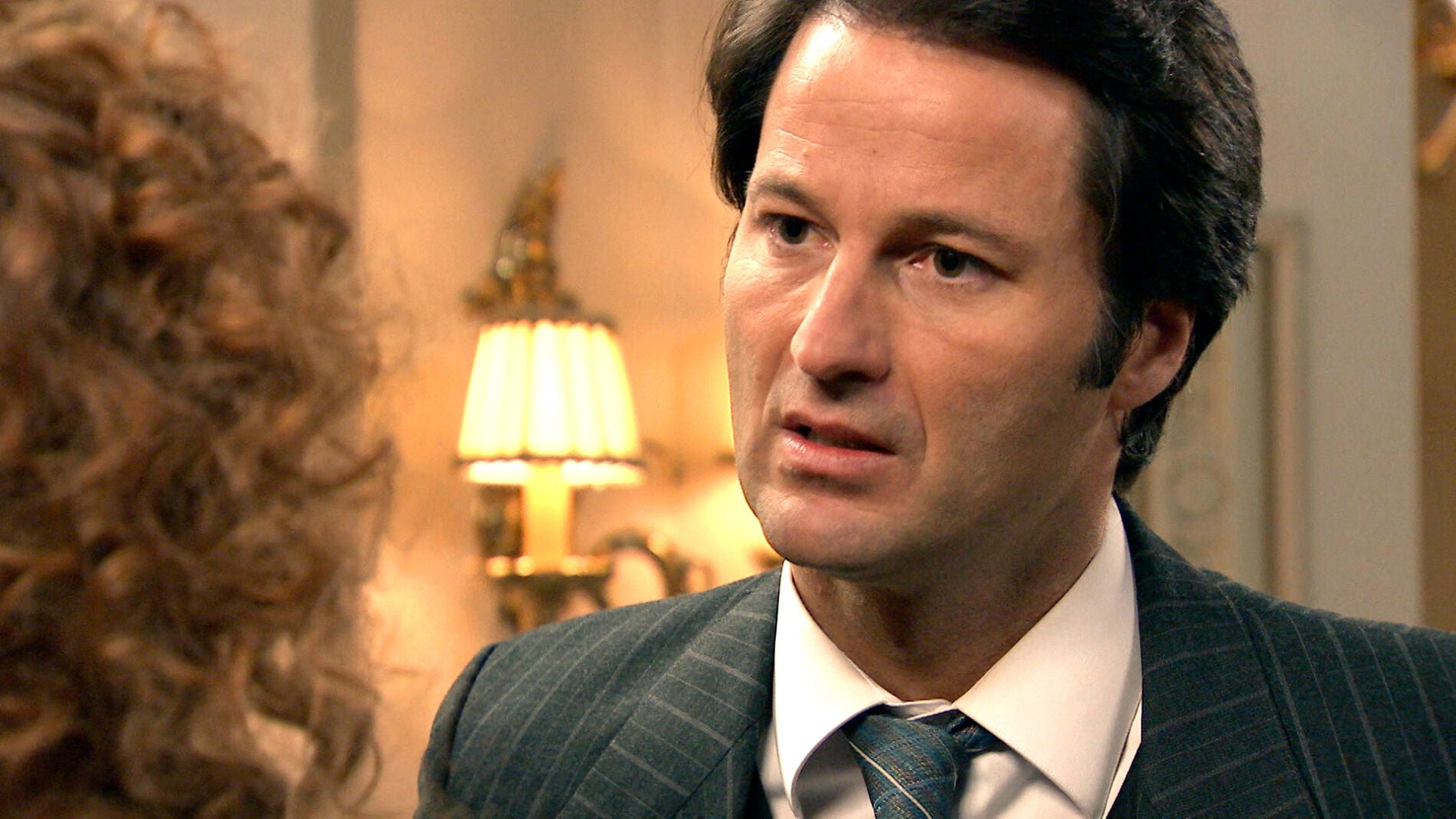 Gabriel chanteja a Natalia con la condici&oacute;n sexual de Amelia