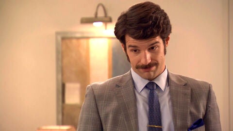 Carlos, incómodo con Carolina tras su beso