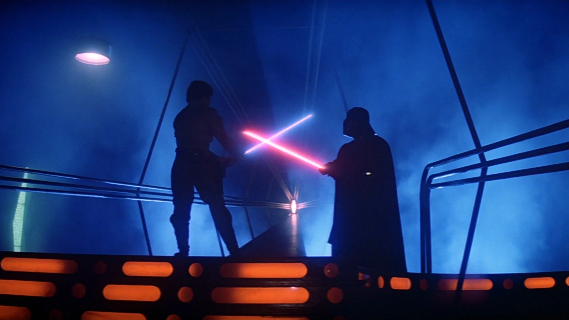 Duelo de espadas láser entre Luke Skywalker y Darth Vader Duelo de espadas láser entre Luke Skywalker y Darth Vader