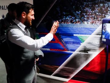 Joyce y Jibril saludan a Leo Messi