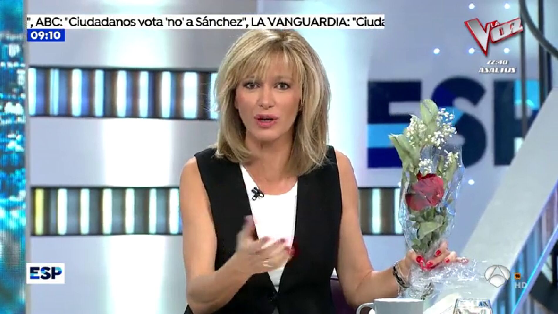 Susanna Griso recibe rosas y un tarjet&oacute;n de Pedro S&aacute;nchez
