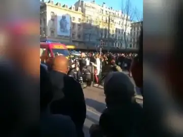 La policía abate a un hombre que había apuñalado a varios viandantes en Marsella La policía abate a un hombre que había apuñalado a varios viandantes en Marsella