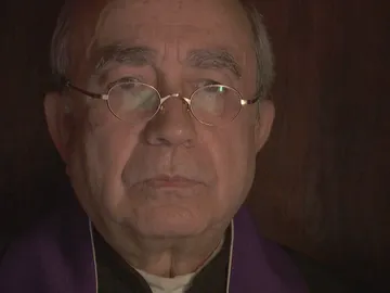 Don Anselmo recibe la confesión más sorprendente: "He pecado" Don Anselmo recibe la confesión más sorprendente: "He pecado"