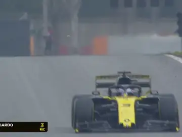 Daniel Ricciardo, antes de perder su alerón trasero Daniel Ricciardo, antes de perder su alerón trasero