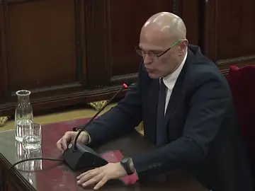 Romeva, sobre las protestas del 20-S: "Manifestarse no es un delito, las únicas armas que hubo fueron las de la Guardia Civil" Romeva, sobre las protestas del 20-S: "Manifestarse no es un delito, las únicas armas que hubo fueron las de la Guardia Civil"