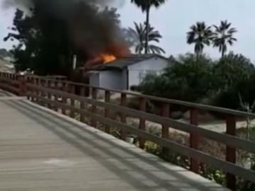 Un nuevo chiringuito arde por segunda semana consecutiva en las playas de Marbella
