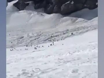 Al menos diez desaparecidos por una avalancha en una estación de esquí suiza Al menos diez desaparecidos por una avalancha en una estación de esquí suiza