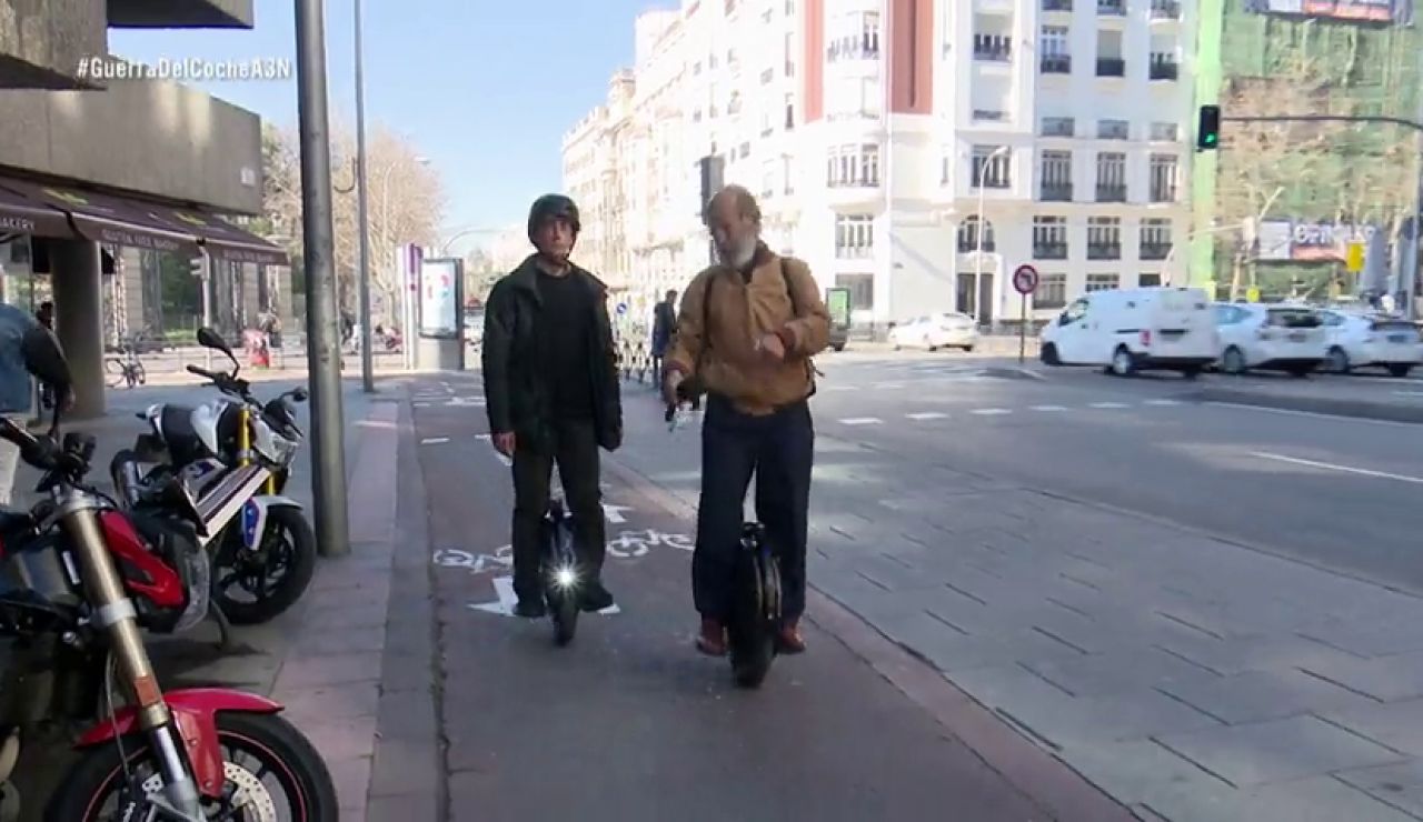 Los nuevos vehículos de movilidad personal luchan por hacerse un hueco en el asfalto Los nuevos vehículos de movilidad personal luchan por hacerse un hueco en el asfalto