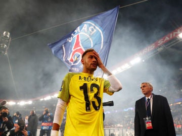 Neymar, con la camiseta del portero del Liverpool Alisson Becker