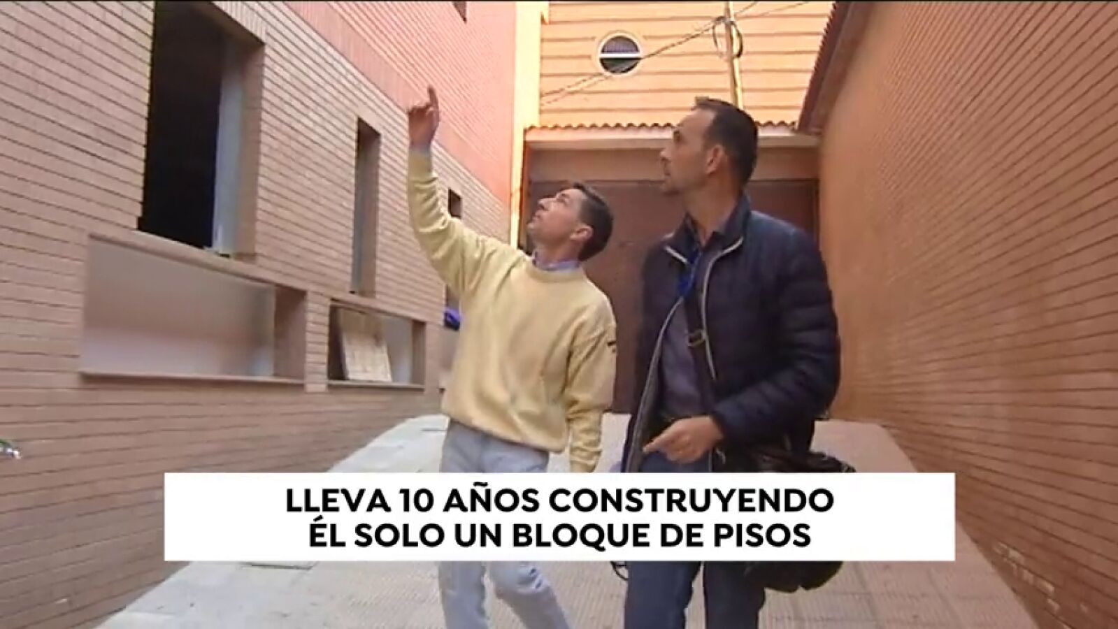 Un hombre lleva diez años construyendo él solo un bloque de pisos