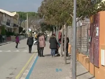 La puerta del colegio donde intentó secuestrarla La puerta del colegio donde intentó secuestrarla