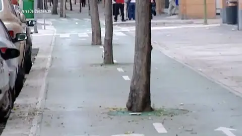 Las redes sociales desvelan que andar, pedalear y conducir tiene sus riesgos Las redes sociales desvelan que andar, pedalear y conducir tiene sus riesgos