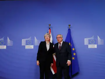 Theresa May y Jean Claude Juncker Theresa May y Jean Claude Juncker