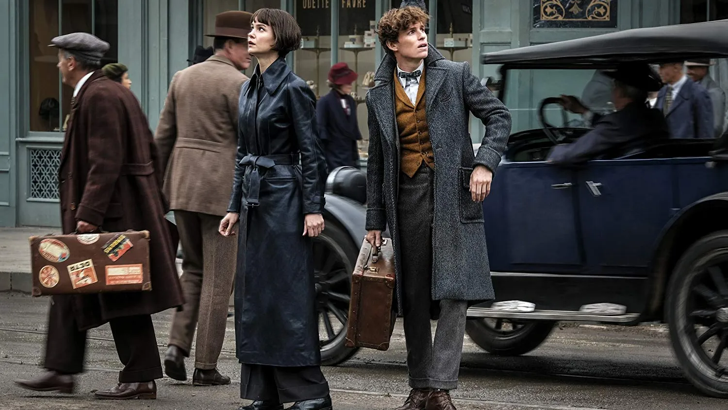 Katherine Waterston y Eddie Redmayne en 'Animales Fantásticos 2' Katherine Waterston y Eddie Redmayne en 'Animales Fantásticos 2'