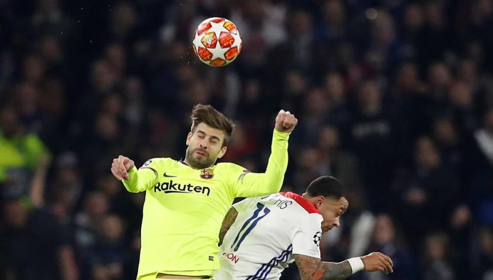 Gerard Piqué, en un encuentro ante el Olympique de Lyon.
