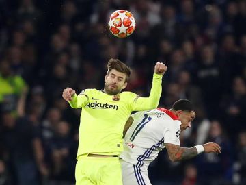 Gerard Piqué, en un encuentro ante el Olympique de Lyon. 