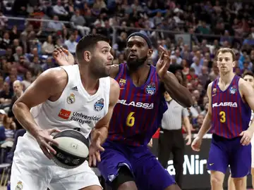 Felipe Reyes, en acción ante el Barcelona Felipe Reyes, en acción ante el Barcelona