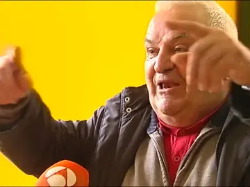 Polémica en un pueblo de Pontevedra: el cura del municipio cerrará la lista electoral de un partido político Polémica en un pueblo de Pontevedra: el cura del municipio cerrará la lista electoral de un partido político