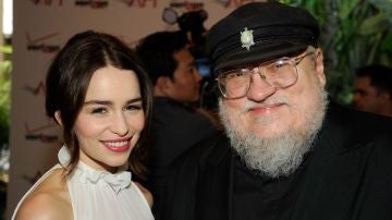 Emilia Clarke y George R.R. Martin