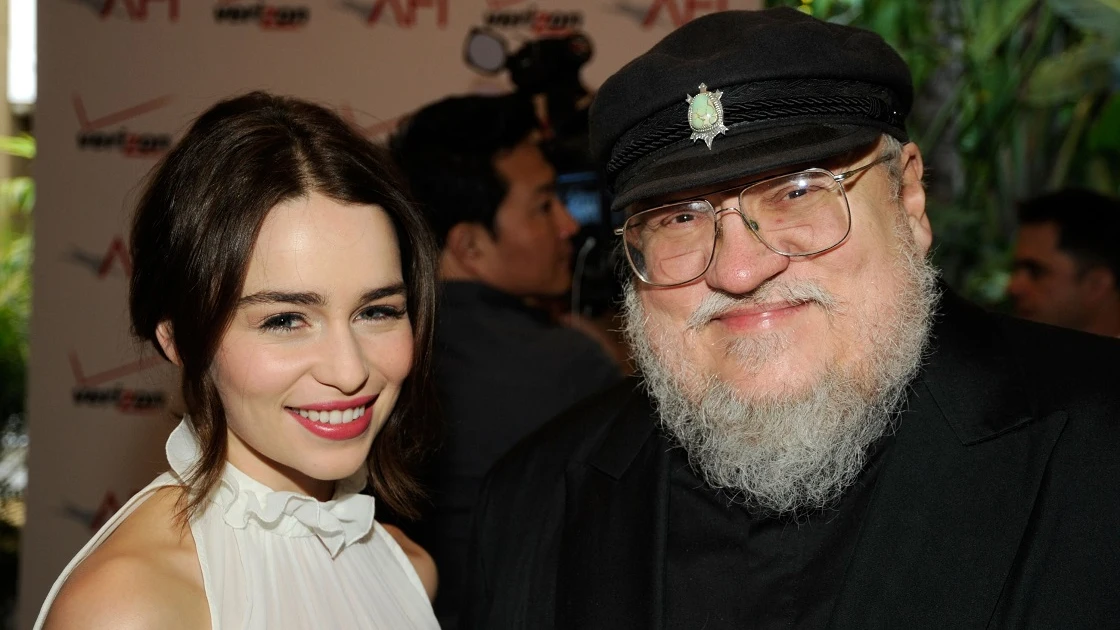 Emilia Clarke y George R.R. Martin Emilia Clarke y George R.R. Martin