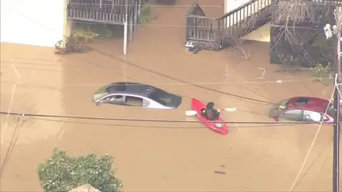 El desbordamiento de un río inunda el norte de California El desbordamiento de un río inunda el norte de California