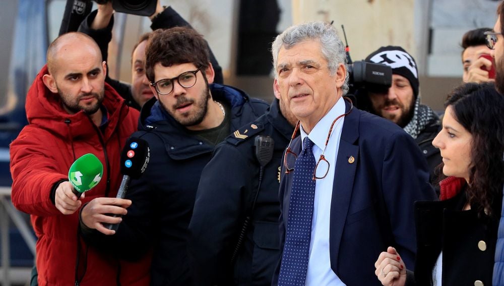 Ángel María Villar saliendo de la Audiencia Nacional