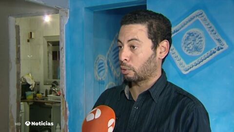 El propietario de una casa hace turnos con sus amigos para evitar que la okupen