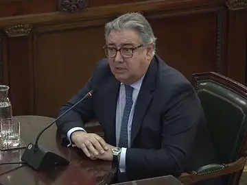 Zoido: "La actuación policial el 1-O fue "proporcionada" a las circunstancias" Zoido: "La actuación policial el 1-O fue "proporcionada" a las circunstancias"