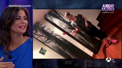 Pablo Motos enseña cómo Nuria Roca intenta el 'reto de la pelotita'