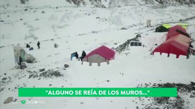 La última innovación de Alex Txikon en el K2: un 'castillo de hielo' para evitar los vientos de 109 km/h
