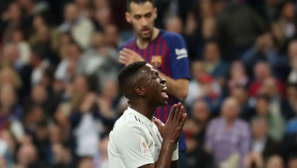 Vinicius se desespera contra el Barcelona