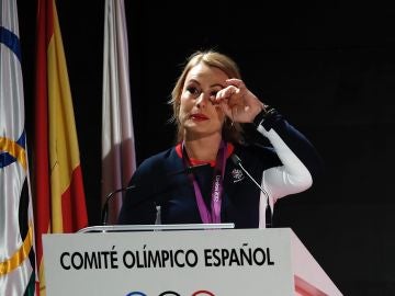 Lydia Valentín emocionada recibe la medalla de oro de Londres 2012