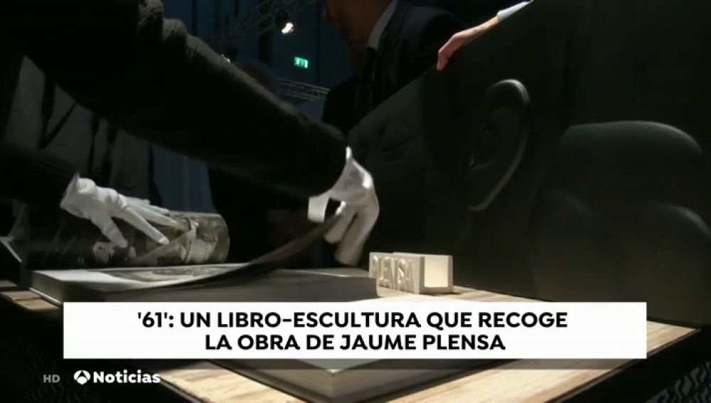 Un libro escultura se presenta en Arco