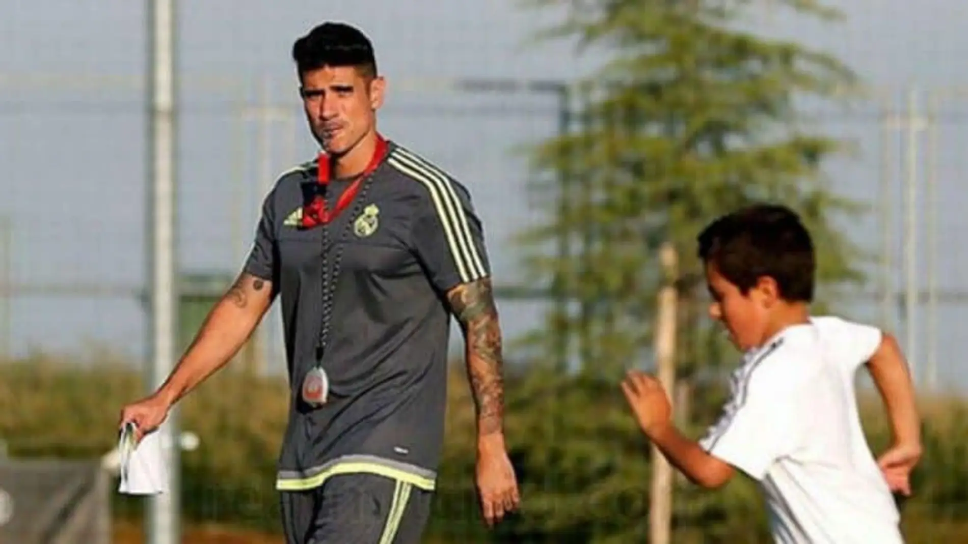 Álvaro Benito, dirigiendo sus entrenamientos con el Real Madrid. Álvaro Benito, dirigiendo sus entrenamientos con el Real Madrid.