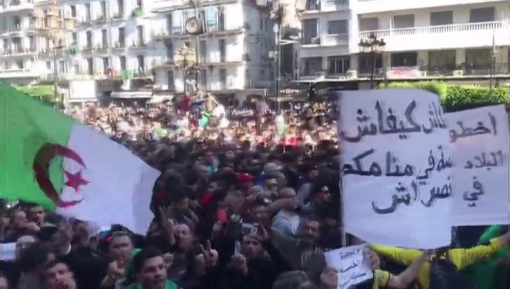 Protestas en Argelia contra Buteflika, en el poder desde hace 20 años