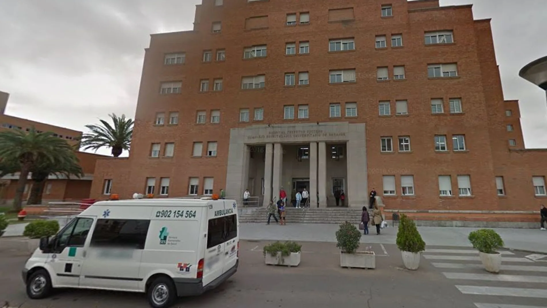 Fachada del Hospital Universitario de Badajoz Fachada del Hospital Universitario de Badajoz