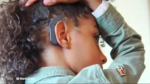 Un niño español de 8 años crea un aparato auditivo revolucionario Un niño español de 8 años crea un aparato auditivo revolucionario