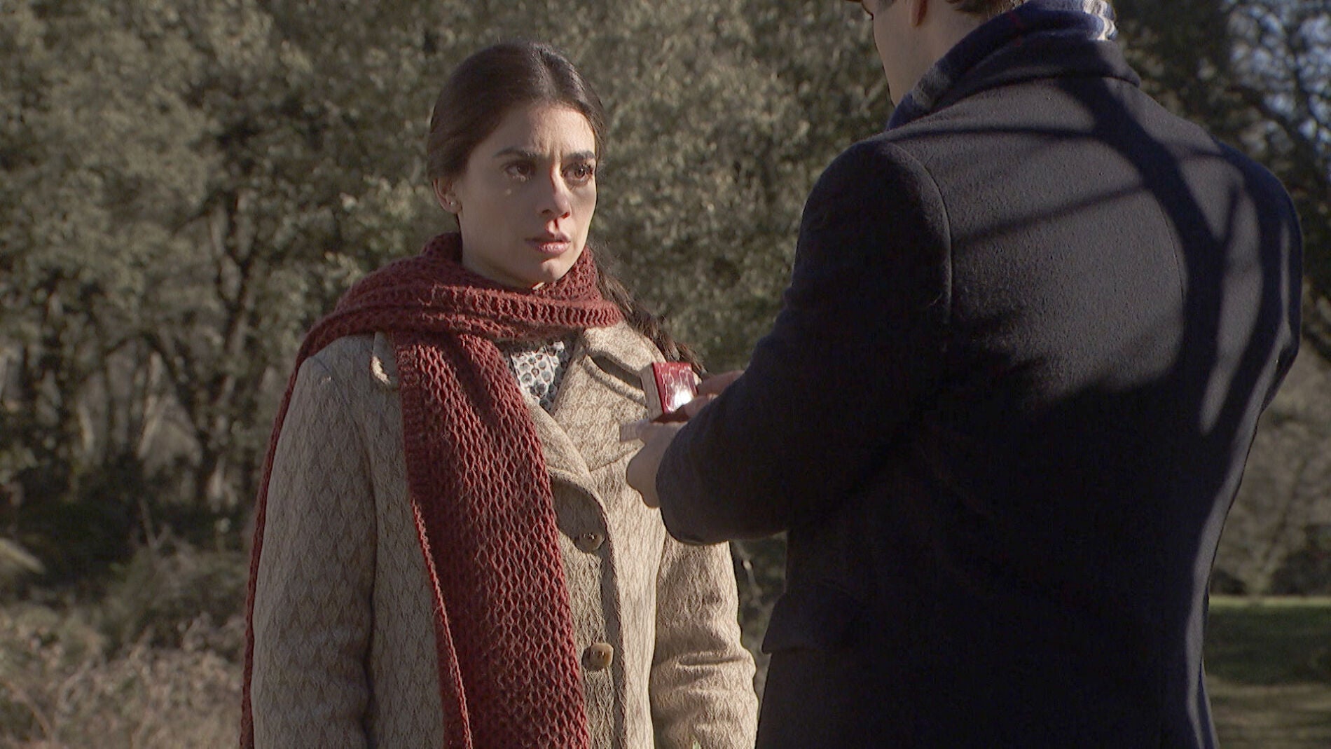 La incertidumbre de Elsa ante la rom&aacute;ntica petici&oacute;n de &Aacute;lvaro 