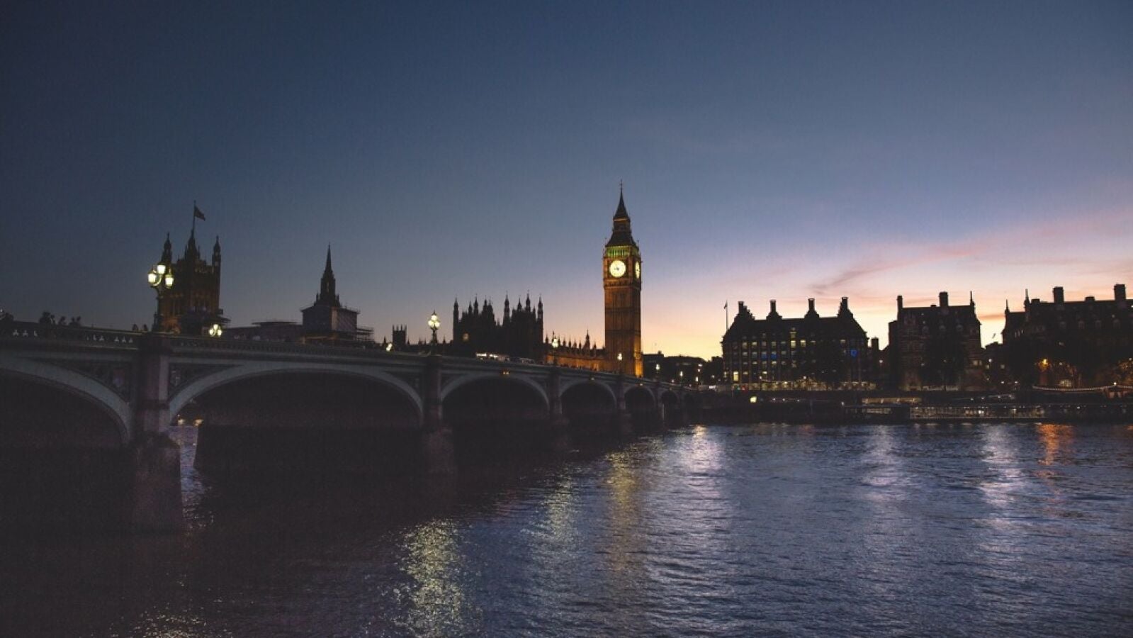 Londres planta cara a la contaminación: cobrará 14,5 por circular con el coche por el centro de la ciudad
