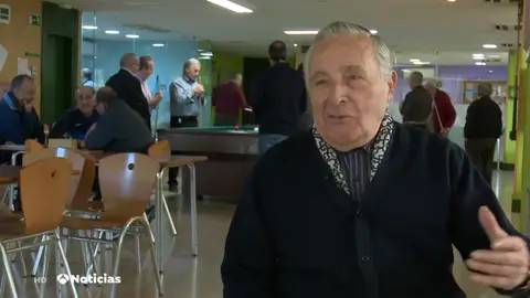 Una asociación de mayores anima a los dentistas a apadrinar un anciano y arreglarle los dientes Una asociación de mayores anima a los dentistas a apadrinar un anciano y arreglarle los dientes