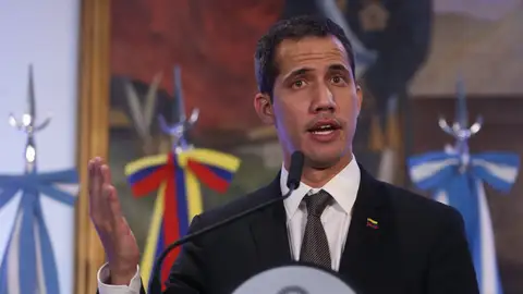 El jefe del Parlamento de Venezuela, Juan Guaidó, habla durante una rueda de prensa en Buenos Aires, Argentina Juan Guaidó