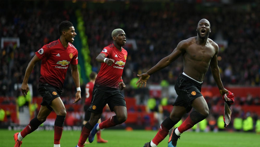 Lukaku celebra un gol del Man U