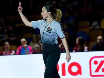 La árbitra Yasmina Alcaraz La árbitra Yasmina Alcaraz