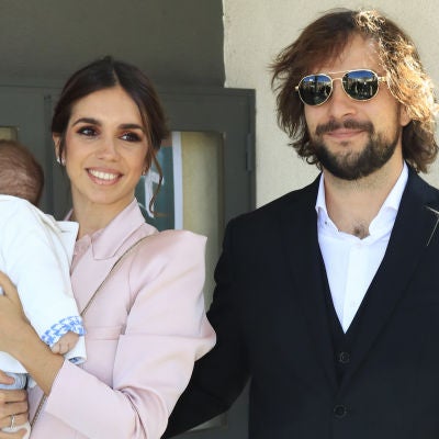 Elena Furiase, junto a Gonzalo Sierra en el bautizo de su hijo Noah
