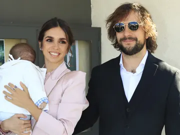 Elena Furiase, junto a Gonzalo Sierra en el bautizo de su hijo Noah Elena Furiase, junto a Gonzalo Sierra en el bautizo de su hijo Noah